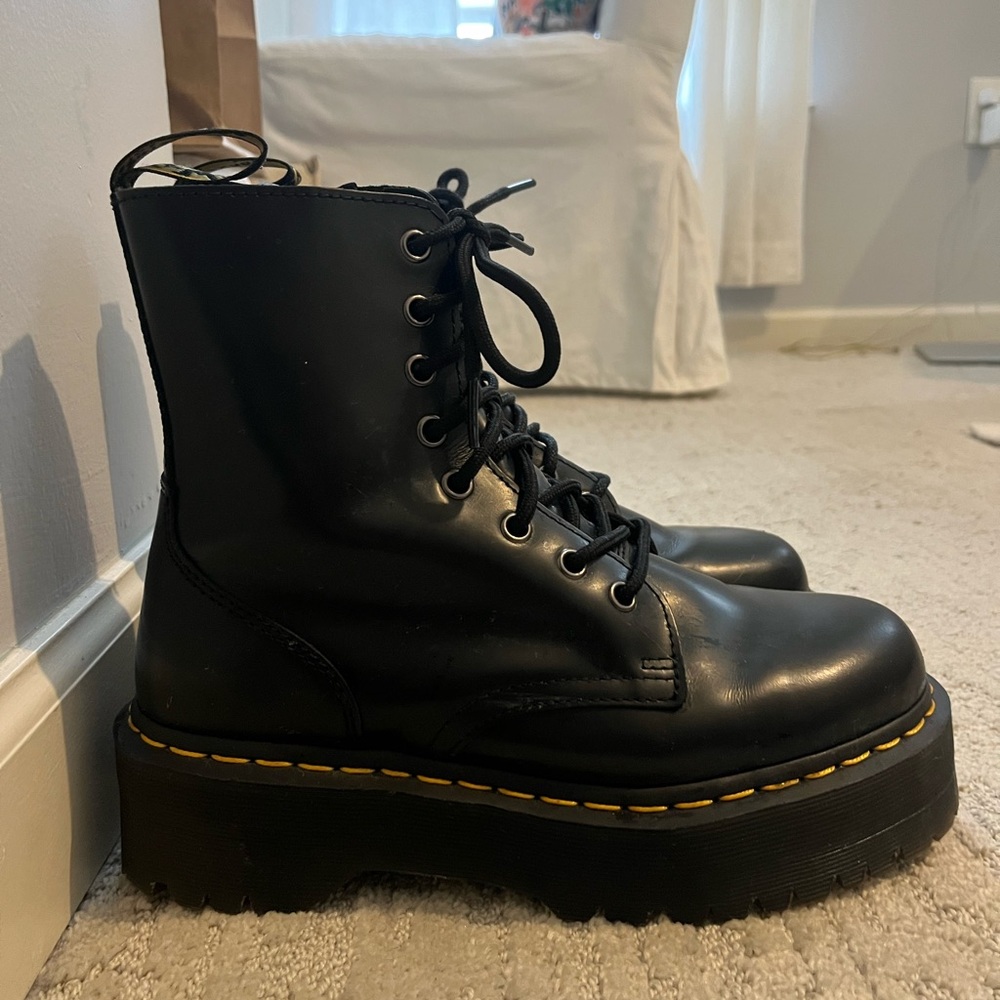 Dr. Martens Jadon Boot